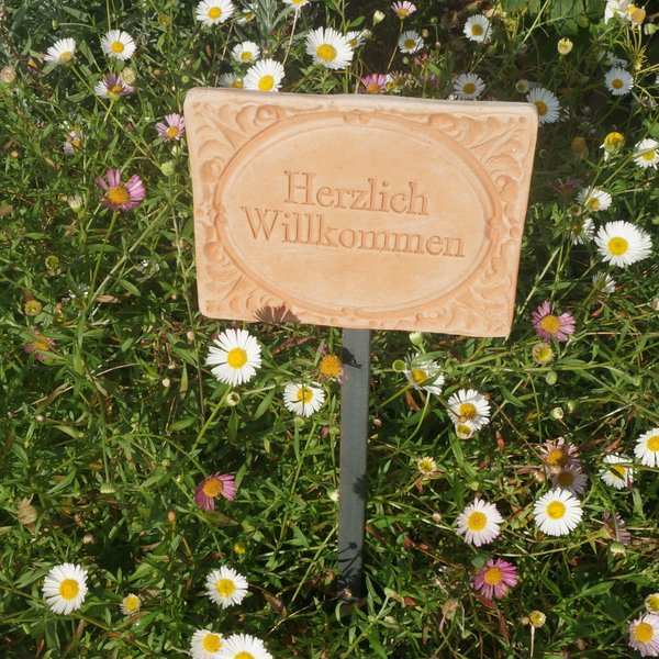 Terrakotta-Schild "Herzlich Willkommen"
