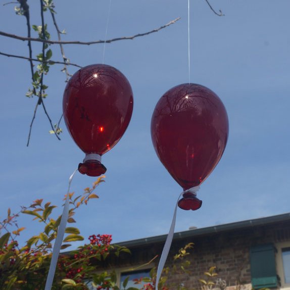 Luftballons aus Glas zum Hängen, leuchtend rot